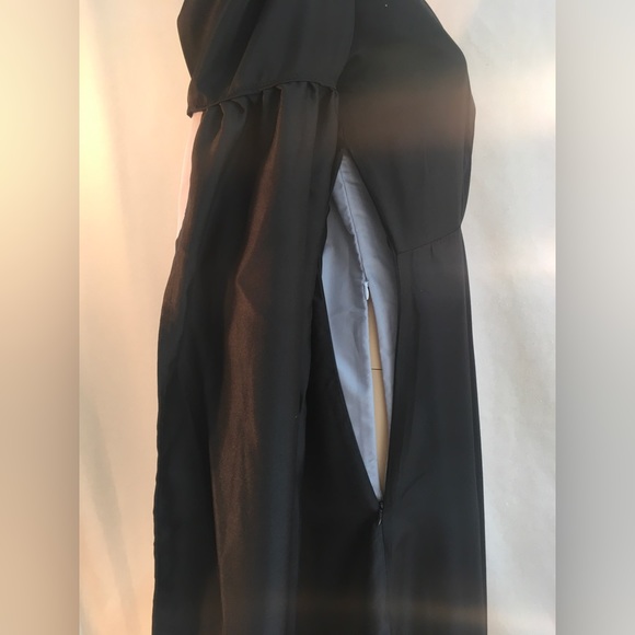 Game of Thrones-subshirt & black over-dress with exaggerated long, split sleeves - Picture 9 of 12